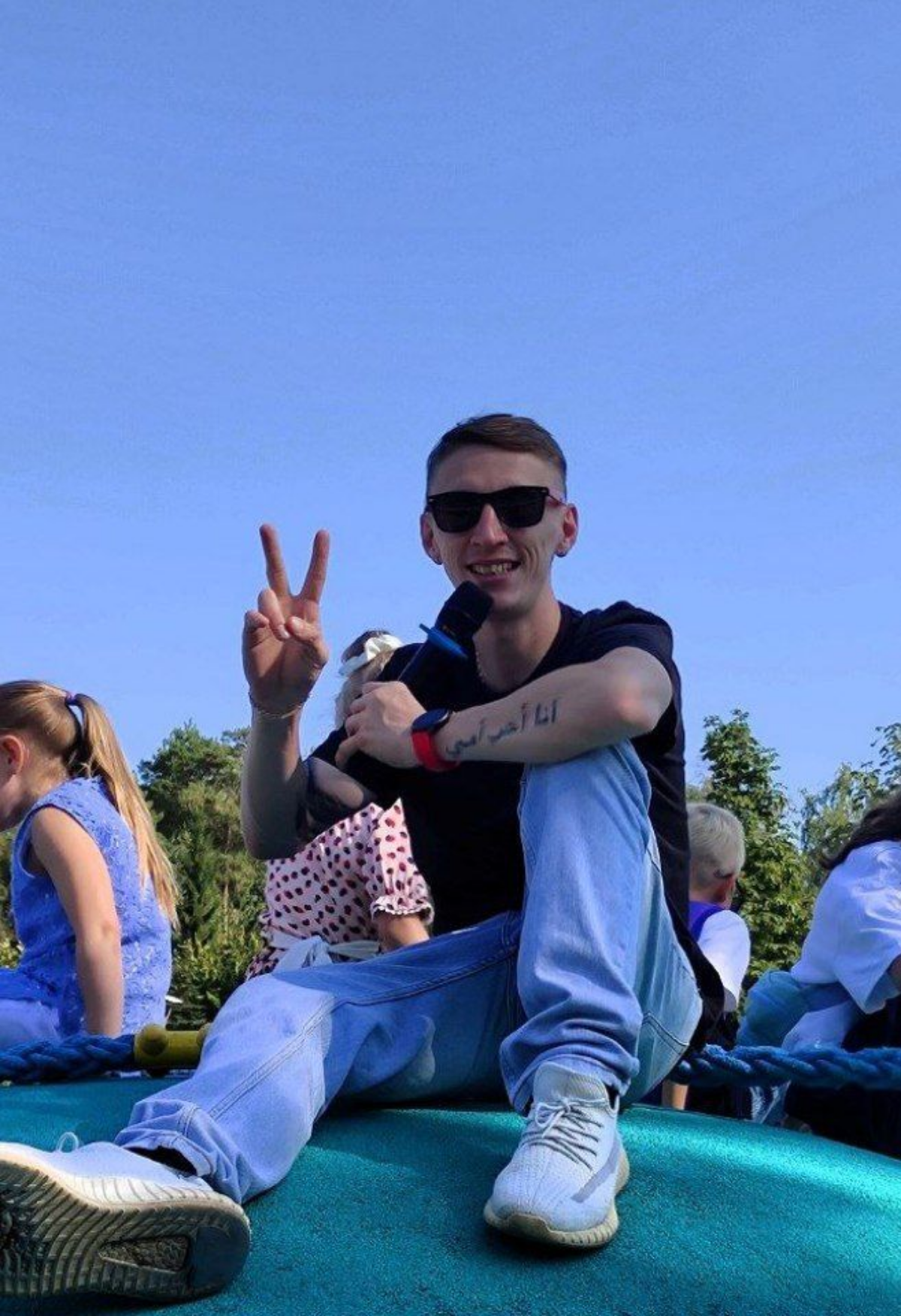 Развлекая людей, я отдаю очень многое энергии. И с возрастом добирать её в себя становится сложнее. Рядом нужны люди из такой же сферы и с желанием отдохнуть. Есть тут такие? | Сетка — социальная сеть от hh.ru