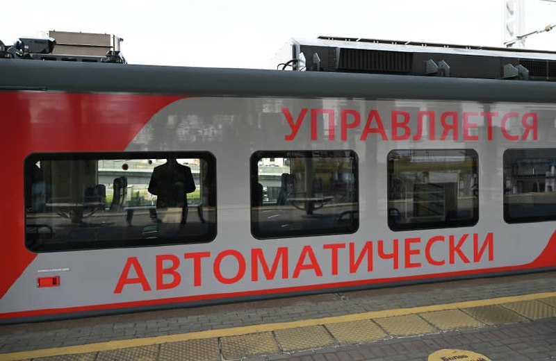 🚞 Первый беспилотный поезд «Ласточка» начал перевозить пассажиров на Московском центральном кольце (МЦК)
В России впервые беспилотный поезд «Ласточка» начал перевозить пассажиров на Московском централ... | Сетка — социальная сеть от hh.ru