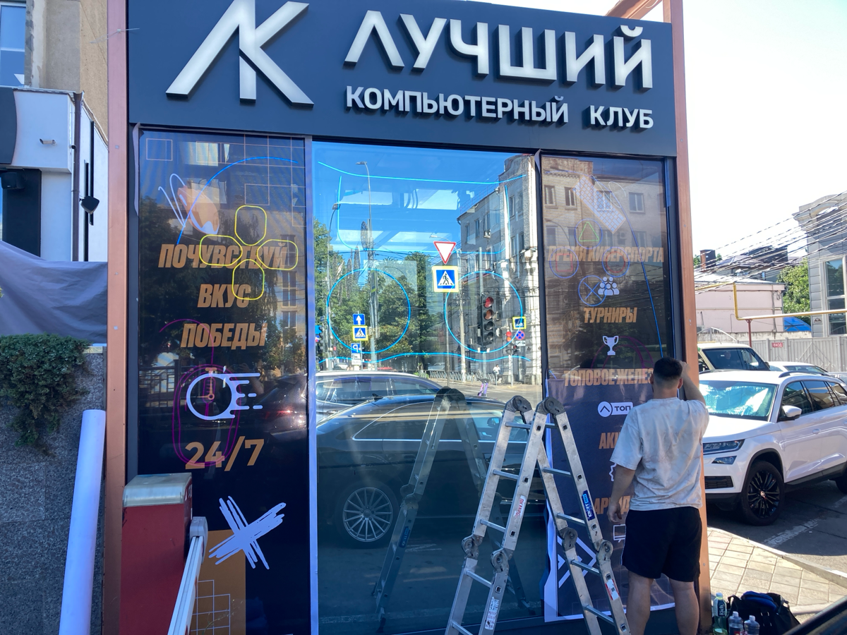 Один из самых приятных кейсов за время работы в наружной рекламе.
Создали всё с 0 до полной реализации за неделю 👀 | Сетка — социальная сеть от hh.ru