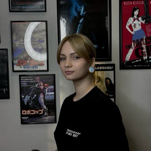 Лиза Романова