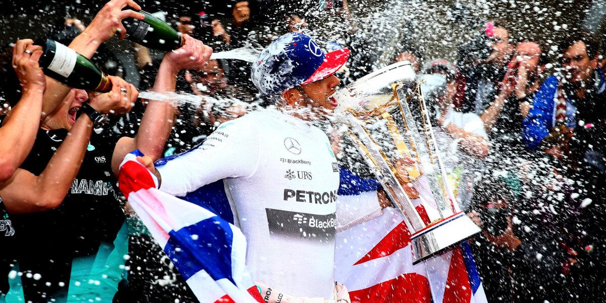 Игристое настроение 
Пятница — идеальный день, чтобы поделиться не такими очевидными фактами о гонках Ф1 и шампанском.
Начну с того, что пилоты Ф1 обливаются шампанским, следуя давней традиции | Сетка — социальная сеть от hh.ru