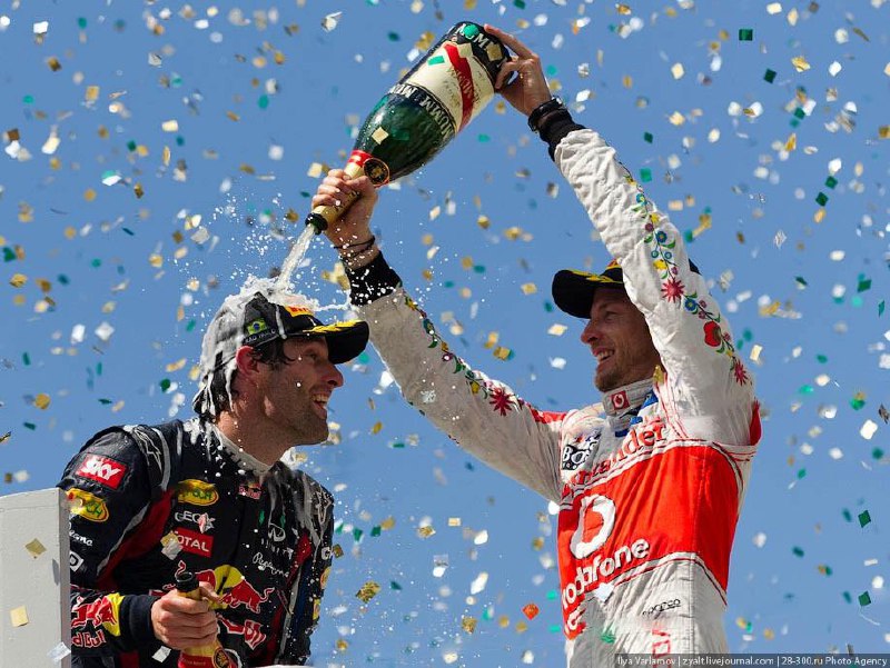 Игристое настроение 
Пятница — идеальный день, чтобы поделиться не такими очевидными фактами о гонках Ф1 и шампанском.
Начну с того, что пилоты Ф1 обливаются шампанским, следуя давней традиции | Сетка — социальная сеть от hh.ru