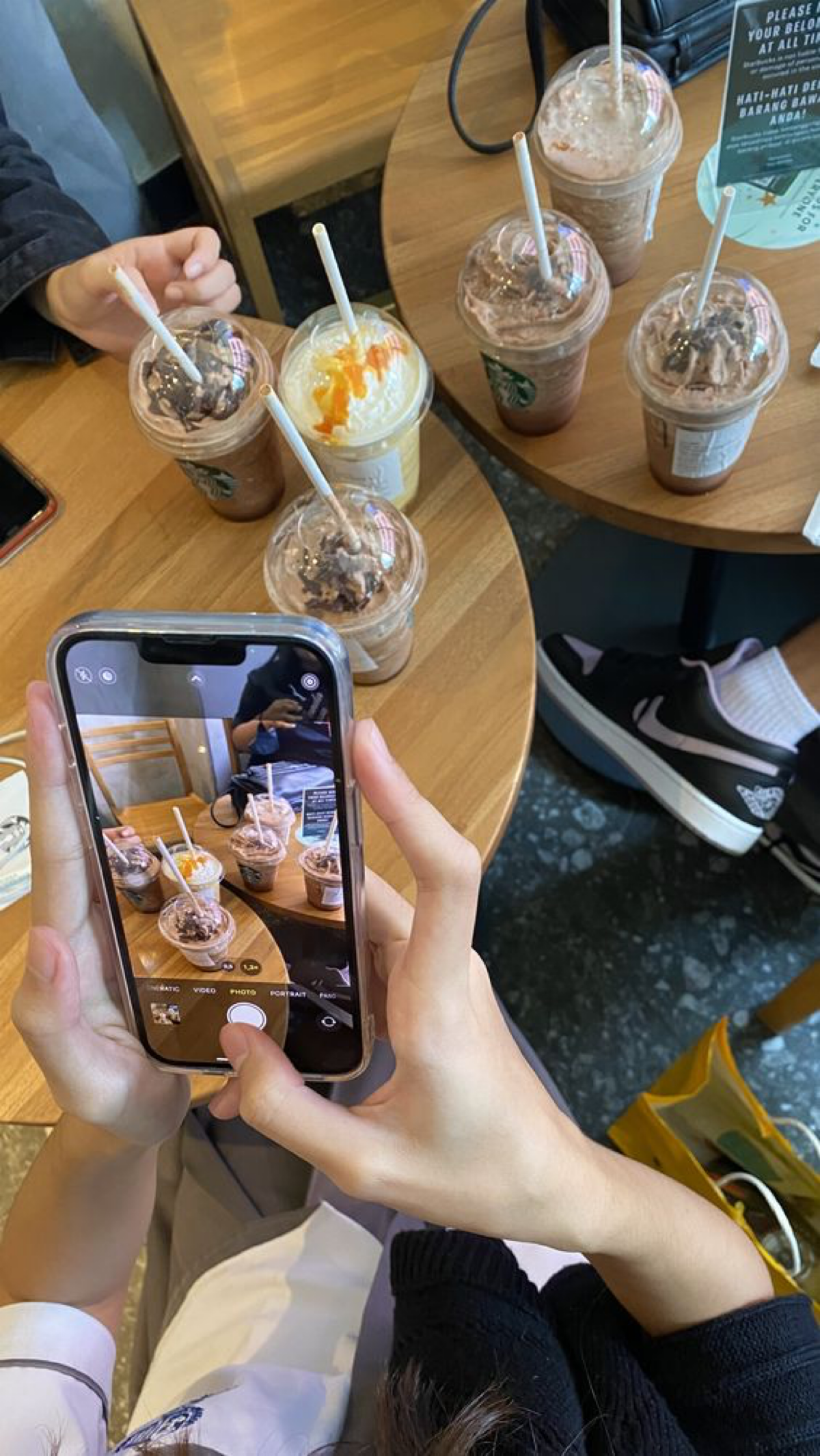 Трон под угрозой: Starbucks расстраивает клиентов и | Сетка — социальная сеть от hh.ru
