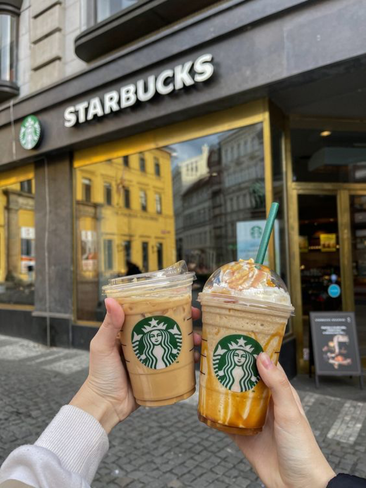 Трон под угрозой: Starbucks расстраивает клиентов и | Сетка — социальная сеть от hh.ru