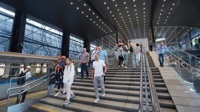 🚌 В Москве продлили работу транспорта в День города
В ночь с 7 на 8 сентября войти в метро и МЦК можно будет до 2:00
📲Подпишитесь на Вдвижении | Сетка — социальная сеть от hh.ru