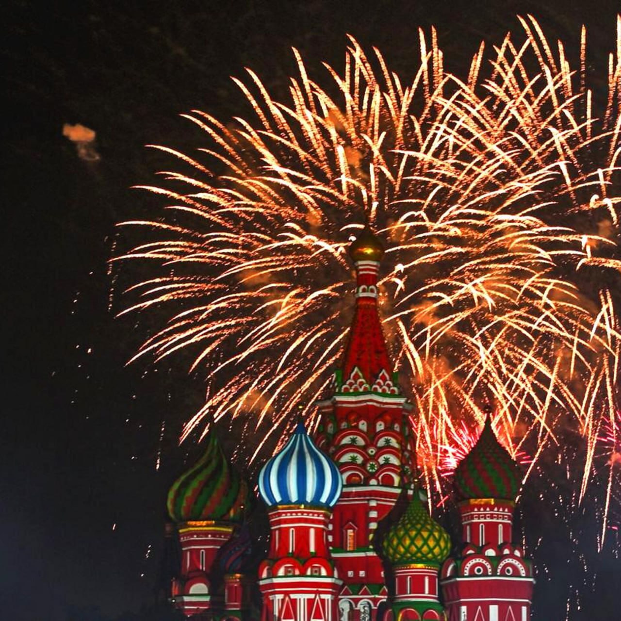 День города 7-8 сентября в Москве пройдет без фейерверков🎇
Больших грандиозных шоу, фейерверков, салютов, грандиозных гала-концертов в эти выходные не будет
В этом году все праздничные мероприятия сос... | Сетка — социальная сеть от hh.ru