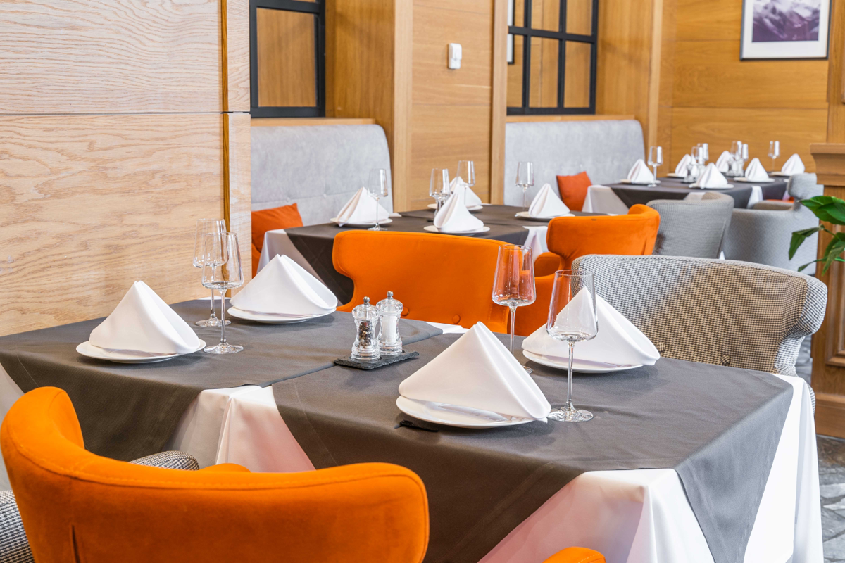 Интерьерная фотосъёмка в ресторане.
То что нужно для вашего заведения.
Если вы хотите сделать ваш ресторан ещё более привлекательным и запоминающимся, закажите интерьерную фотосъёмку | Сетка — социальная сеть от hh.ru