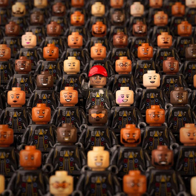 Кажется, это первая коллаборация такого плана от LEGO. Компания объединилась с Фарреллом Уильямсом, совместно они создали набор «Over The Moon». Из 966 деталей набора нужно собрать космический корабль | Сетка — социальная сеть от hh.ru