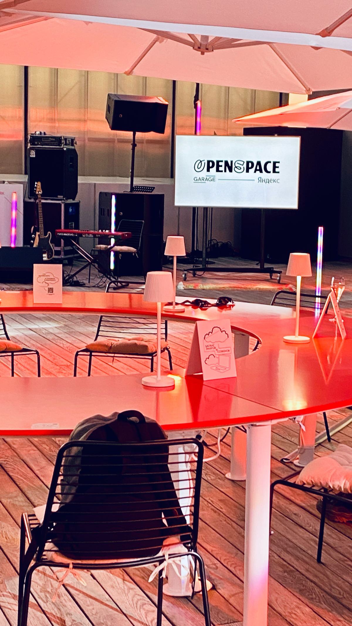 Коворкинг #OpenSpace от #Яндекс
Традиционные наклеечкиии 🤩 | Сетка — социальная сеть от hh.ru