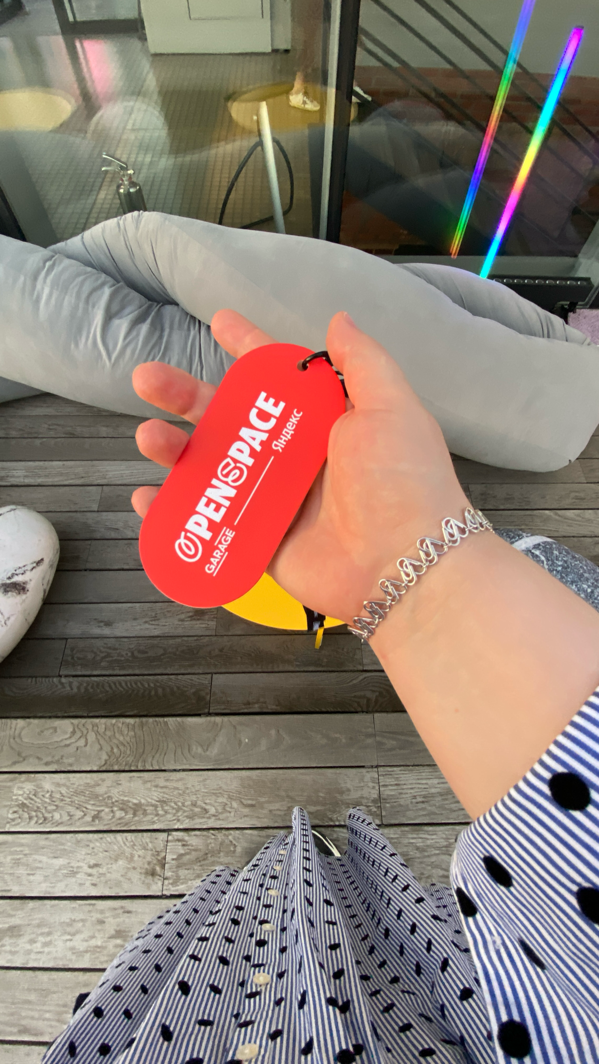 Коворкинг #OpenSpace от #Яндекс
Традиционные наклеечкиии 🤩 | Сетка — социальная сеть от hh.ru