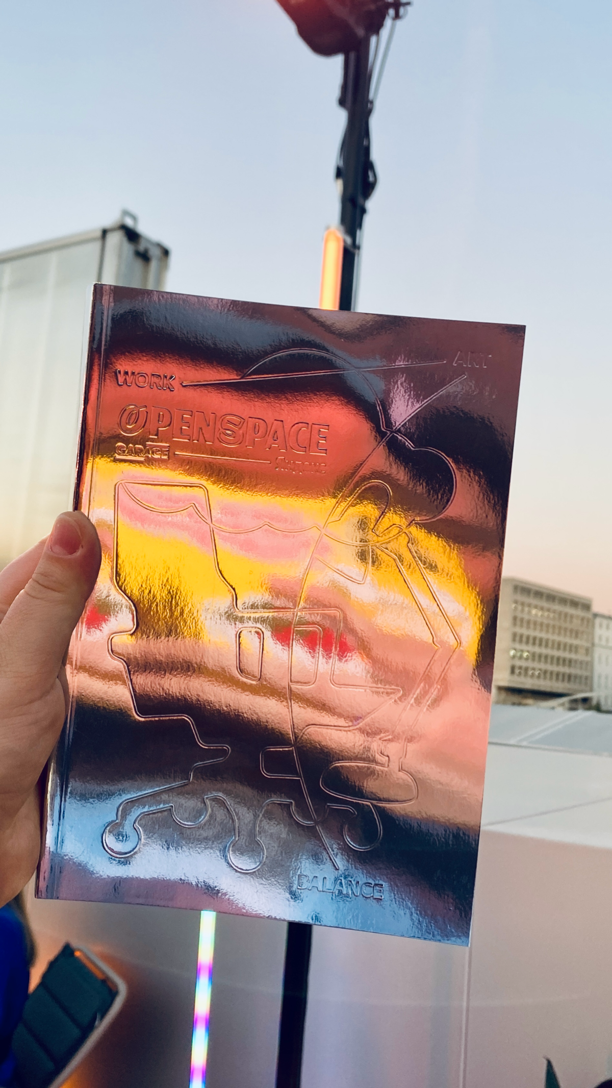 Коворкинг #OpenSpace от #Яндекс
Традиционные наклеечкиии 🤩 | Сетка — социальная сеть от hh.ru