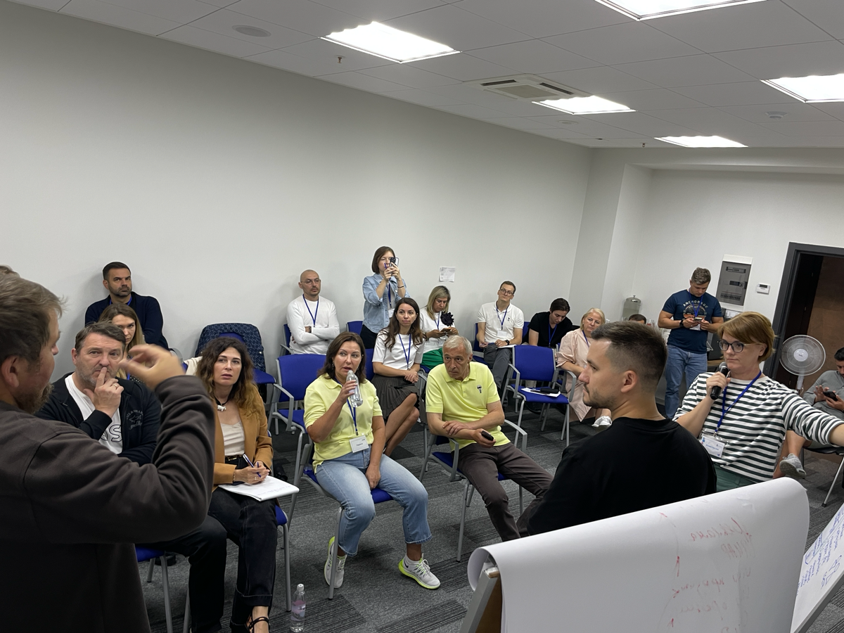 Одна из самых крутых задач любого тренинга - «реконструкция». Посмотреть на ситуацию, процесс глазами другого человека | Сетка — социальная сеть от hh.ru