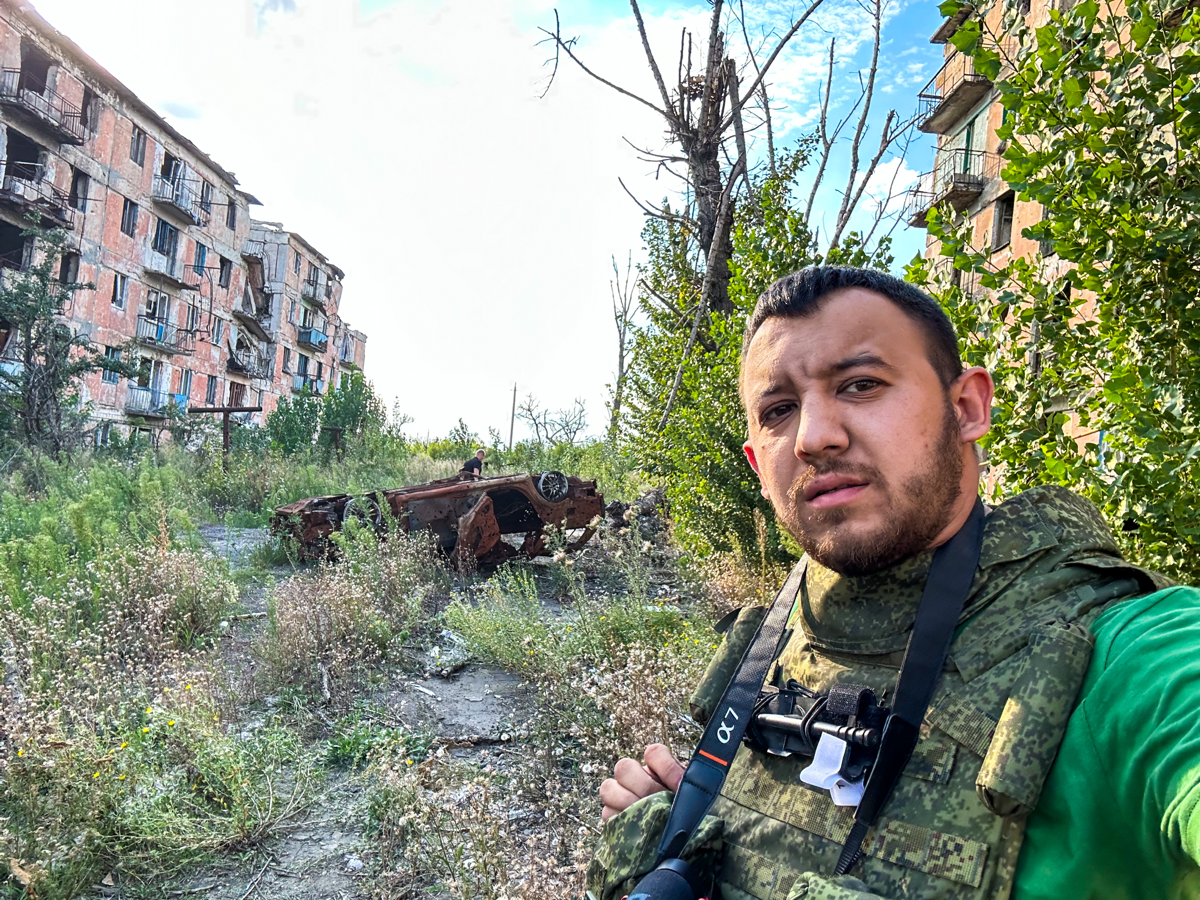 Здравствуйте. Меня зовут Никита Усенко. Я - журналист, режиссер документального кино из Екатеринбурга. Также занимаюсь озвучанием, видеосъемкой, написанием и редактурой статей, монтажом. | Сетка — социальная сеть от hh.ru