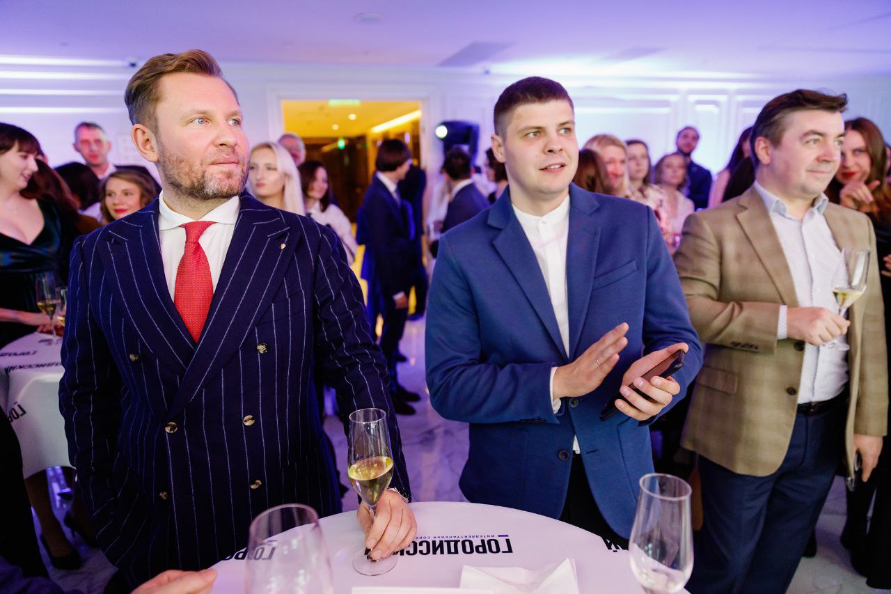 ЗАЩИТА КОММЕРЧЕСКОЙ ТАЙНЫ НА ПРЕДПРИЯТИИ
Я достаточно много времени посвятил вопросу связанному с защитой коммерческой тайны и информационной безопасности | Сетка — социальная сеть от hh.ru