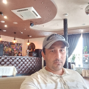 Самандар Курбониф