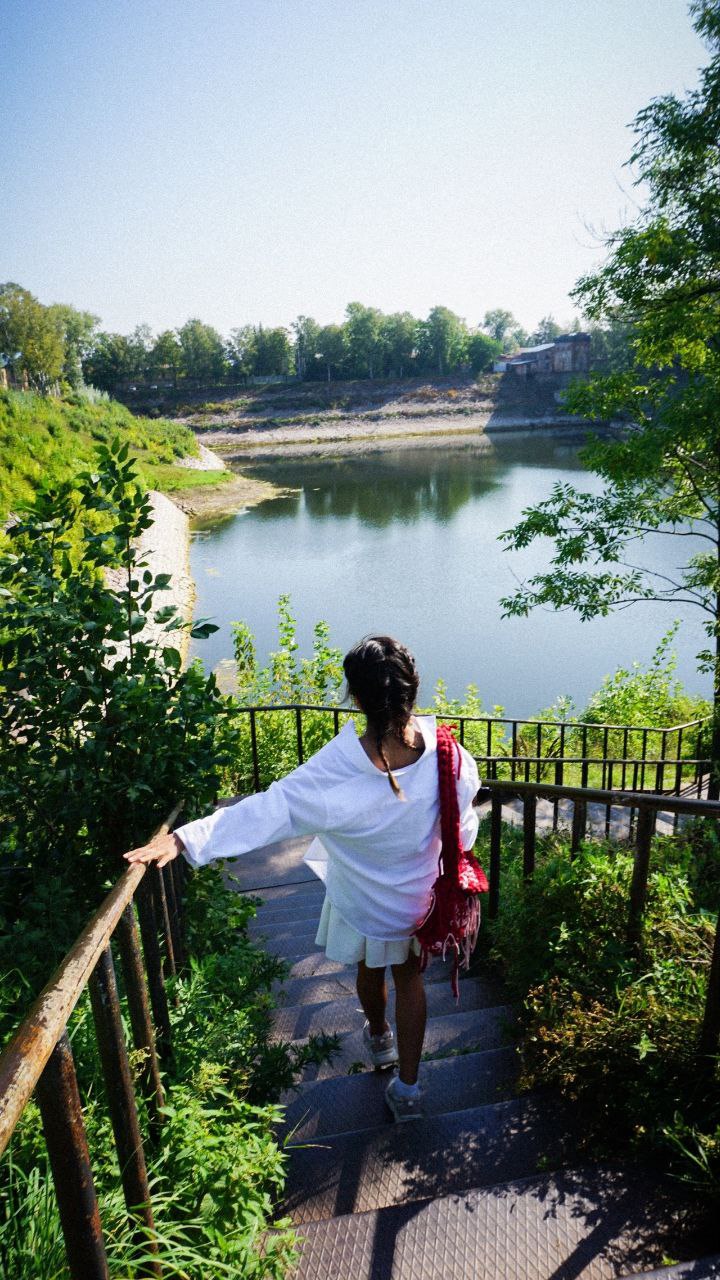 Поездка в  Кронштадт 🏝️
По пути к городку, я увидела остров расположенный по середине моря, в наушнике играет любимая музыка и я окунаюсь в фантазию, какого жить на этом острове в теплое время года? В... | Сетка — социальная сеть от hh.ru