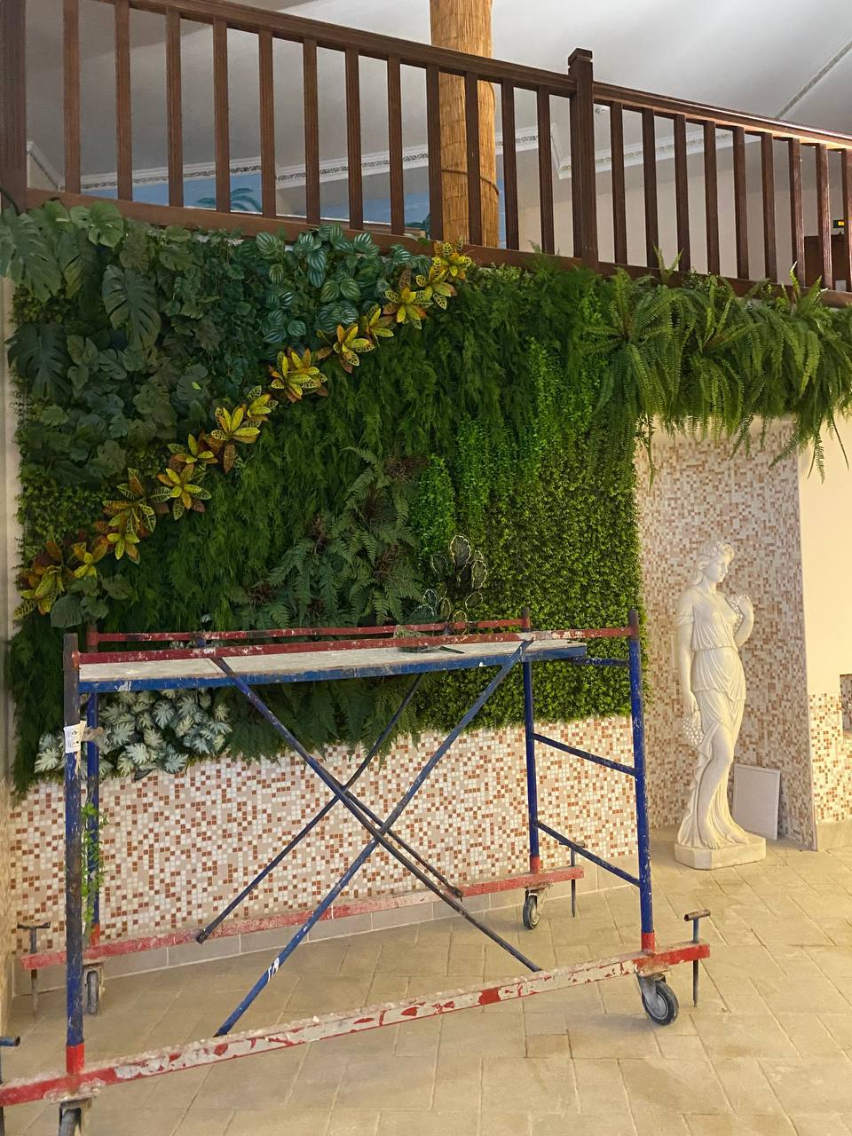 Создание фито стены в зоне бассейна 🌱🌿🪴
Фото в процессе создания, поставьте реакцию пожалуйста 🔥
Скоро отправим что получилось в конце 💫 | Сетка — социальная сеть от hh.ru