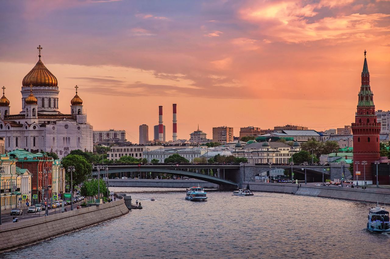👌Москва, днём рождения!👌
В честь дня города я вам принесла несколько открыточных (и не очень) видов Москвы | Сетка — социальная сеть от hh.ru