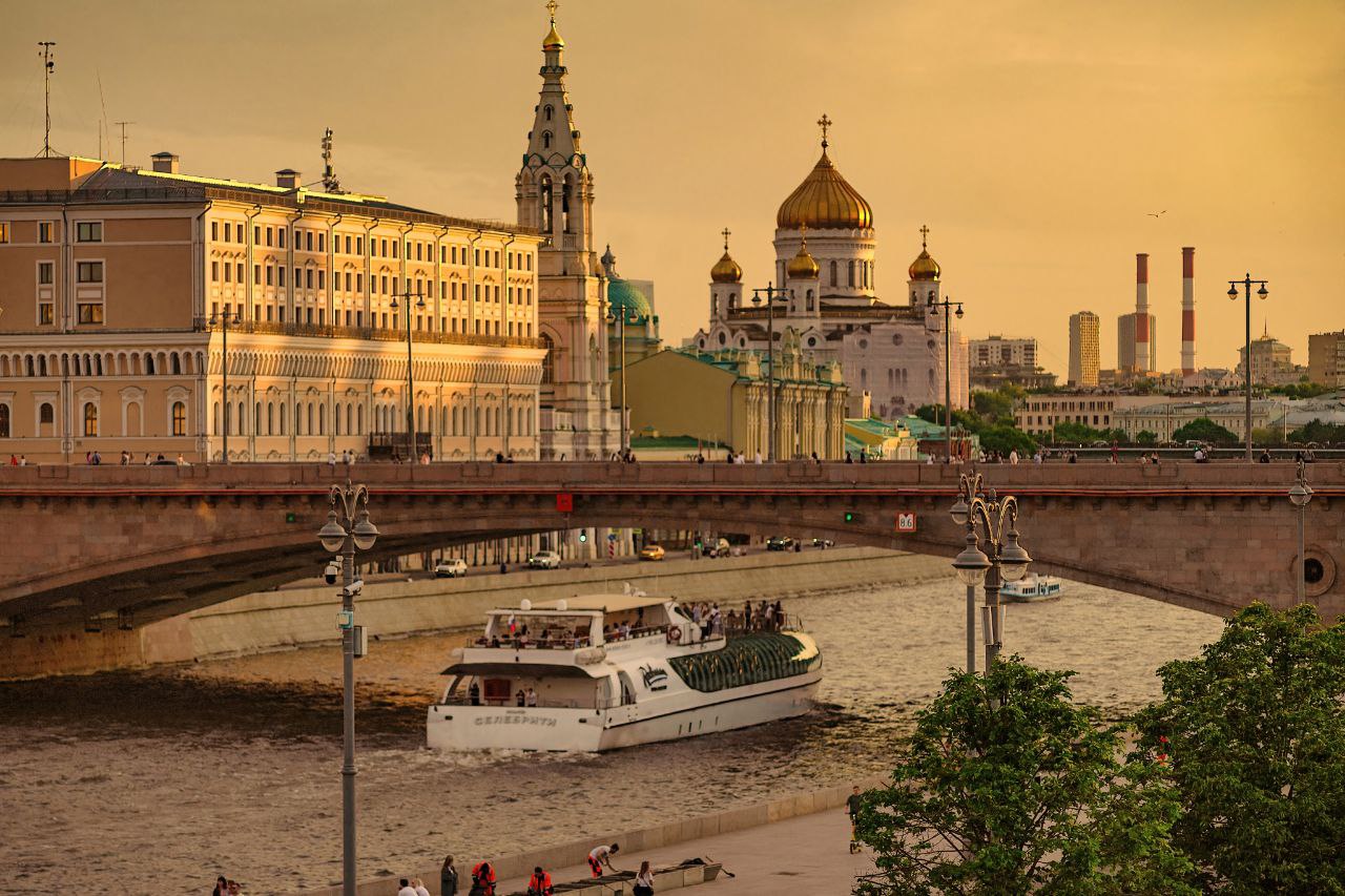 👌Москва, днём рождения!👌
В честь дня города я вам принесла несколько открыточных (и не очень) видов Москвы | Сетка — социальная сеть от hh.ru