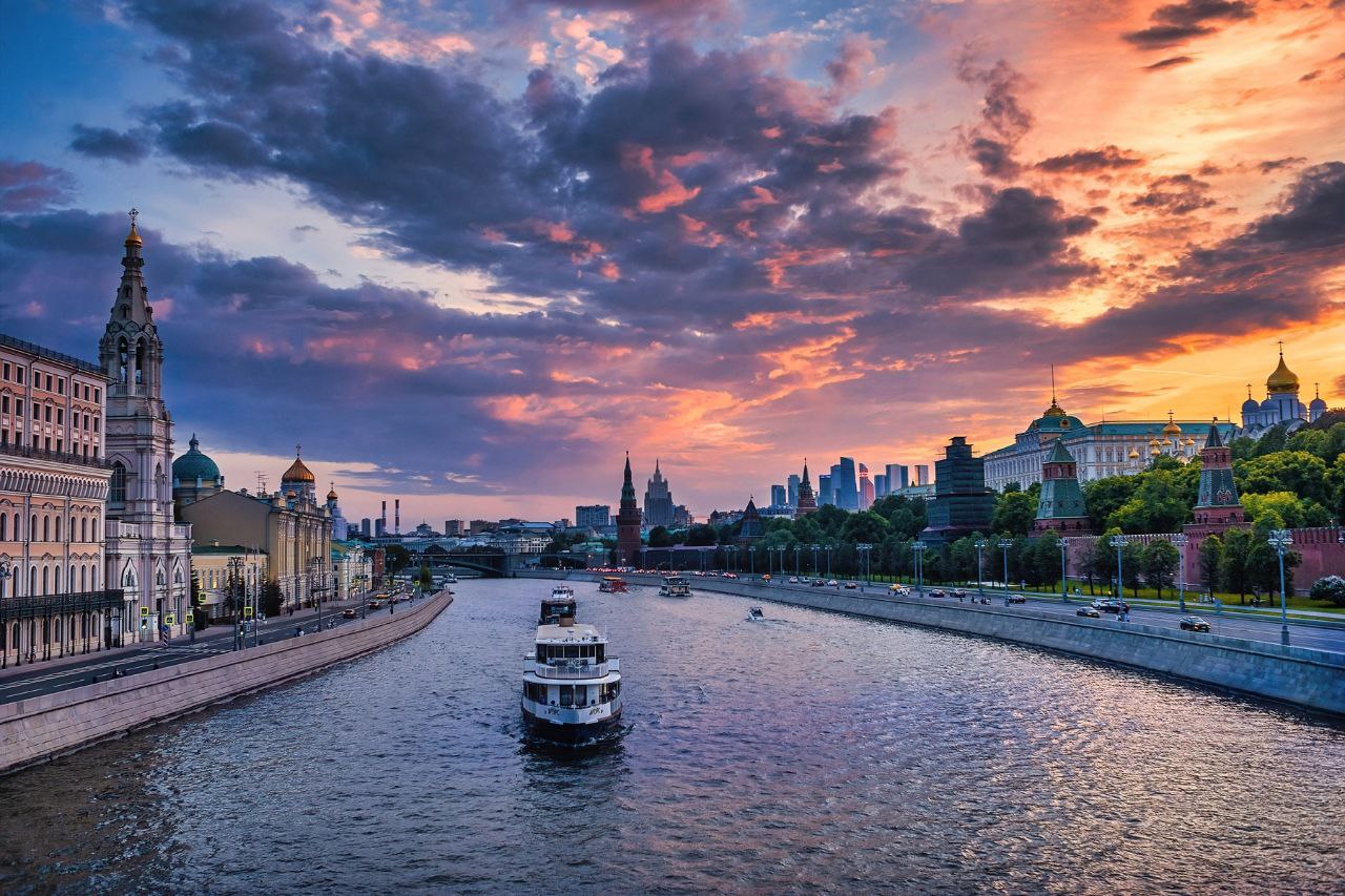 👌Москва, днём рождения!👌
В честь дня города я вам принесла несколько открыточных (и не очень) видов Москвы | Сетка — социальная сеть от hh.ru