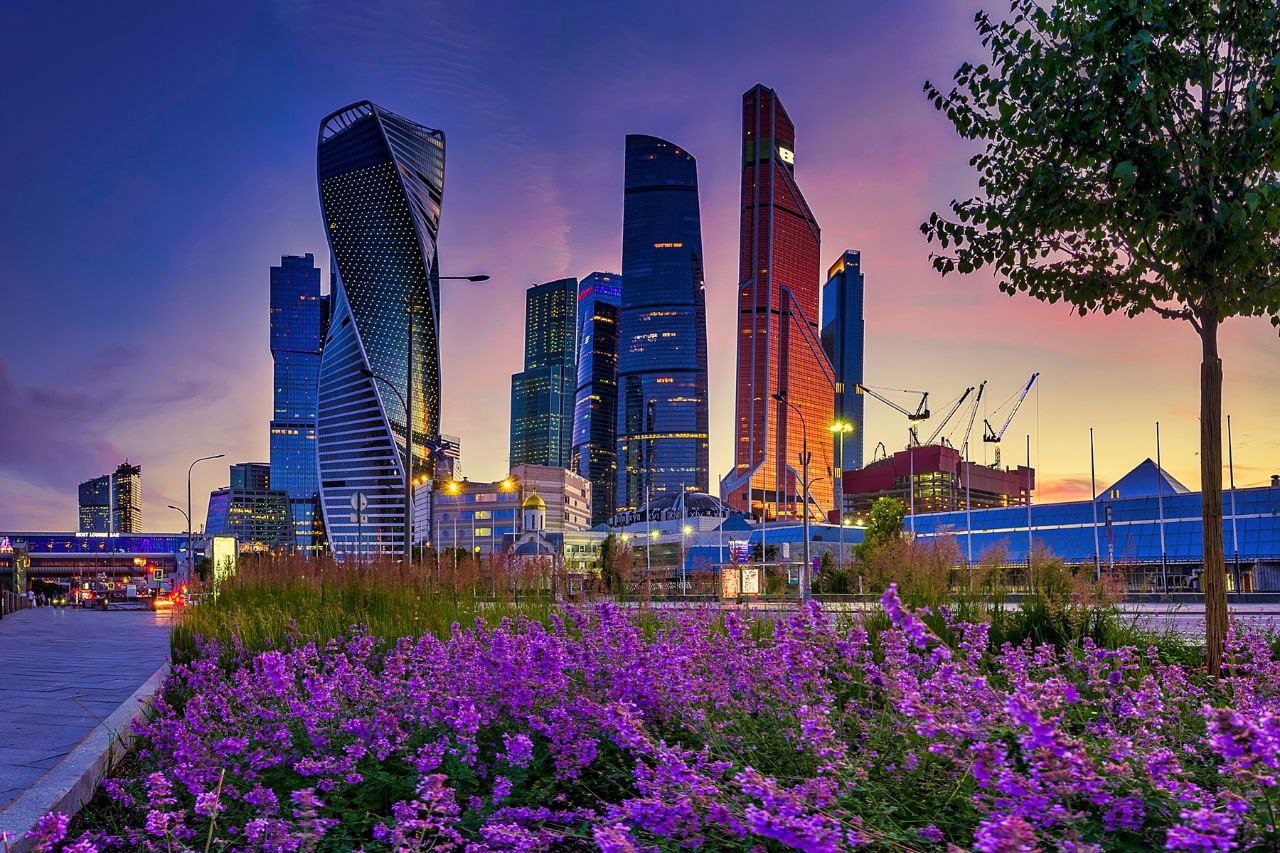 👌Москва, днём рождения!👌
В честь дня города я вам принесла несколько открыточных (и не очень) видов Москвы | Сетка — социальная сеть от hh.ru