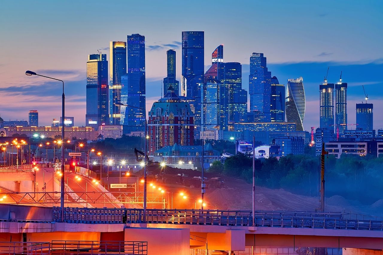 👌Москва, днём рождения!👌
В честь дня города я вам принесла несколько открыточных (и не очень) видов Москвы | Сетка — социальная сеть от hh.ru