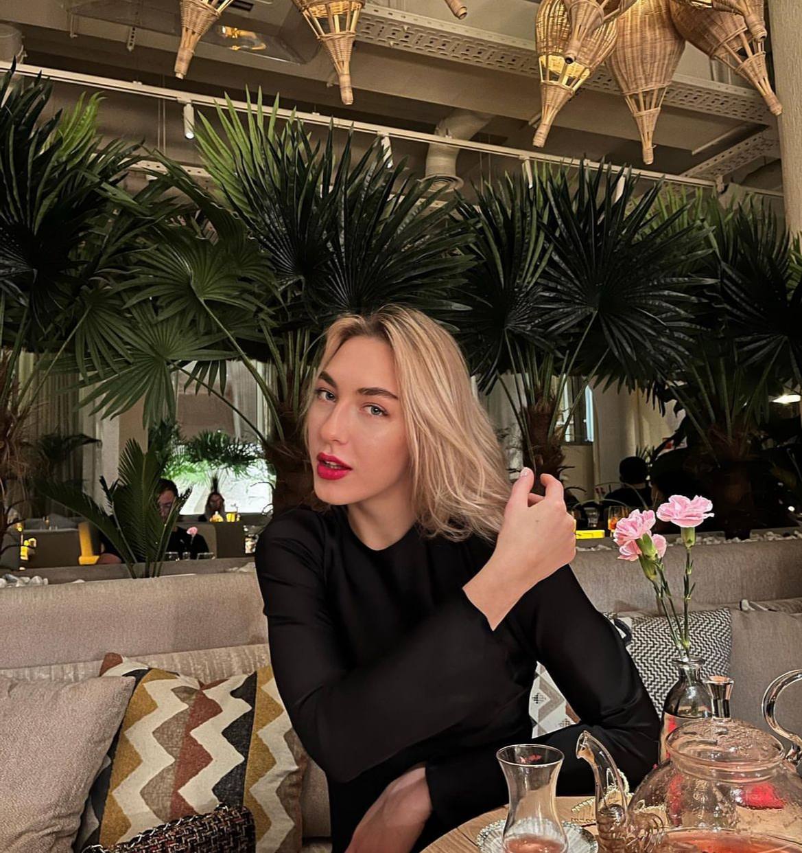 Выходим в свет в вечер воскресенья: идем в «Зотов Центр», ужинаем, чистим мозг
• Выставка «От утопии к театру» к 150-летию Мейерхольда | Сетка — социальная сеть от hh.ru