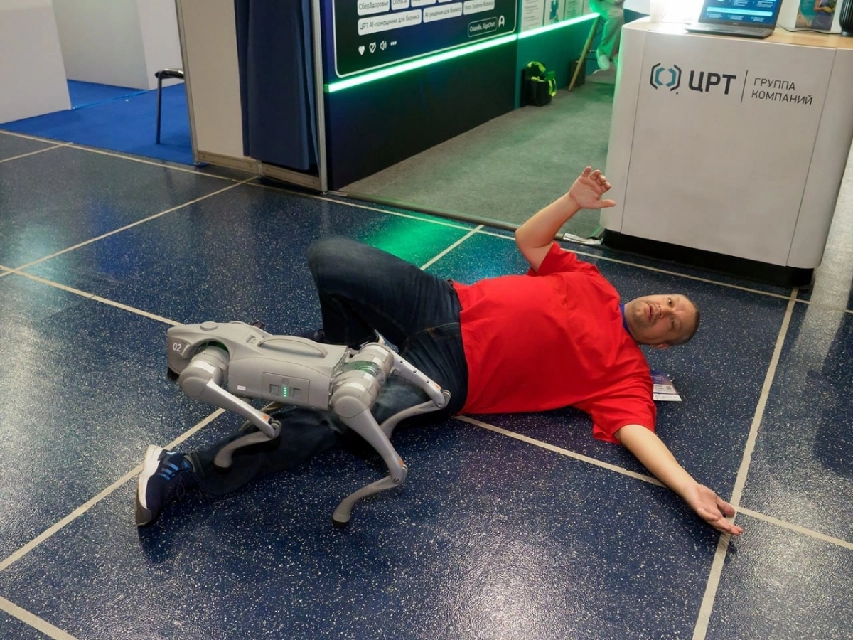 Цифроземье 2024, г. Воронеж.
Человек: "Я создал тебя, чтобы ты мне помогал!"
Машина: "А я создан, чтобы править | Сетка — социальная сеть от hh.ru