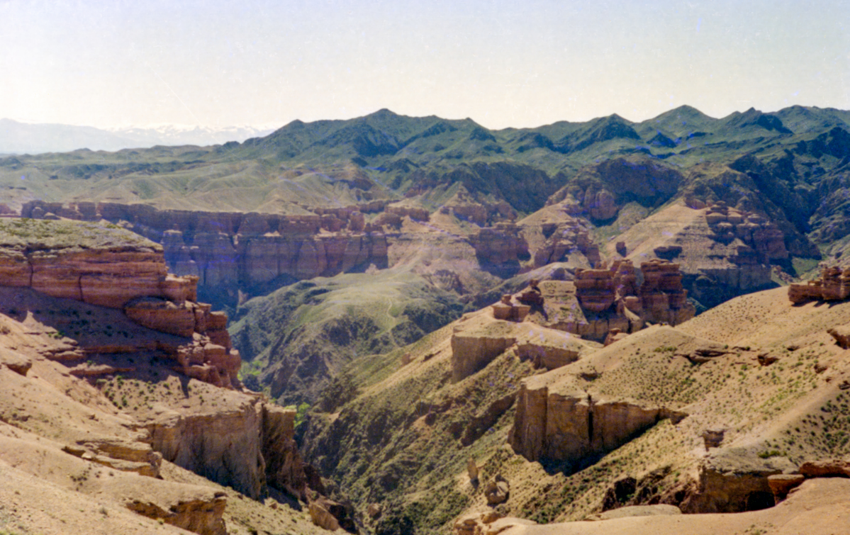 Март 2001 года. Плёнка "Kodak Color" 400 единиц. Камера "Зоркий-4". Район реки Чарын. Каньон "Долина замков". | Сетка — социальная сеть от hh.ru
