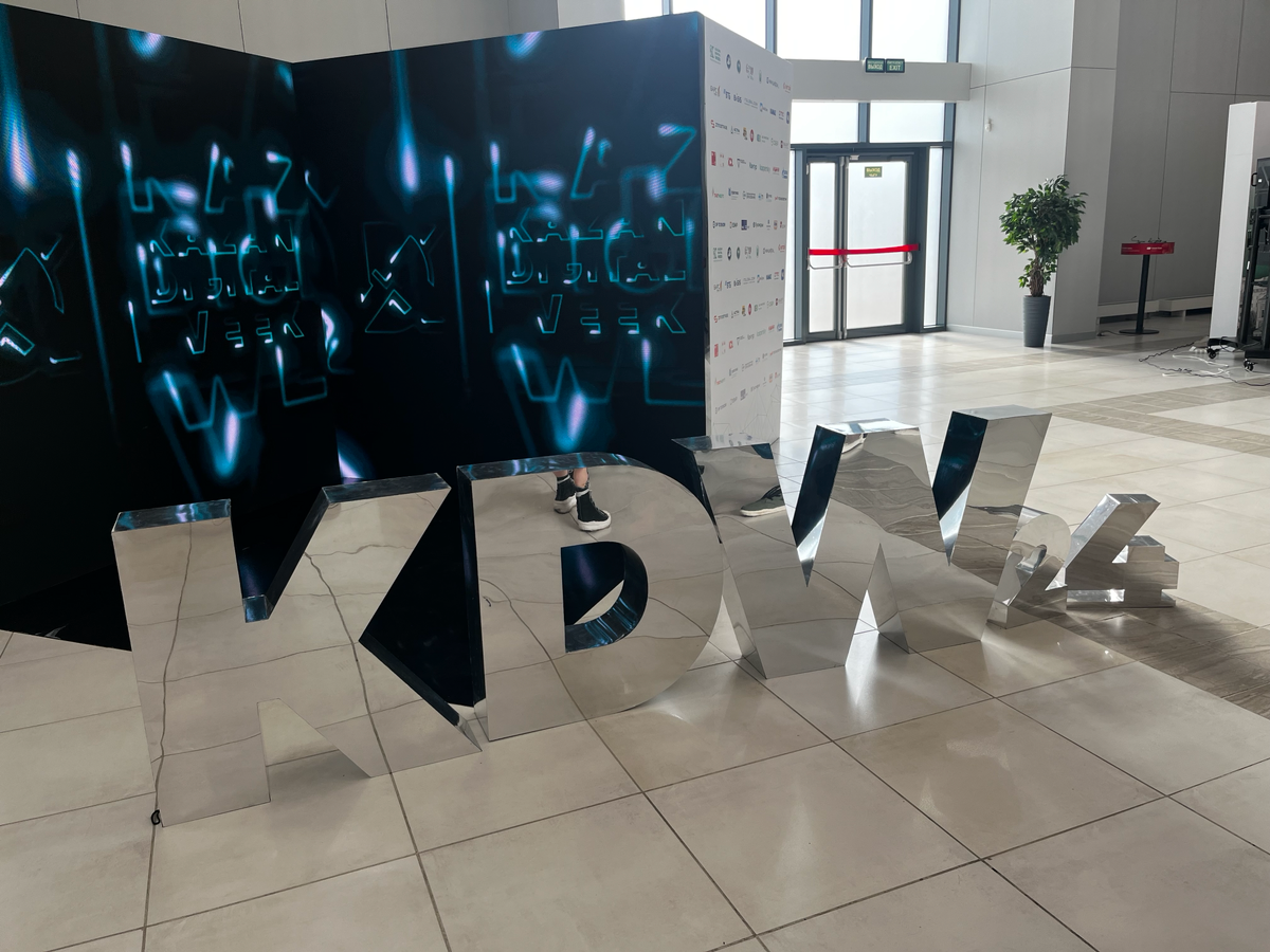 Посещение конференции Kazan Digital Week стало для меня настоящим вдохновением и открытием. С самого начала мероприятия я был приятно удивлён организацией и атмосферой, царившей в зале | Сетка — социальная сеть от hh.ru
