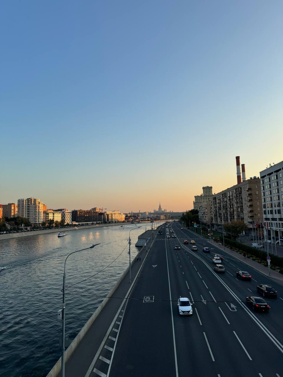 🍿 Приезд в Москву как встреча с бывшим
В Москве была в последний раз 5 лет назад, когда улетала в Австралию | Сетка — социальная сеть от hh.ru