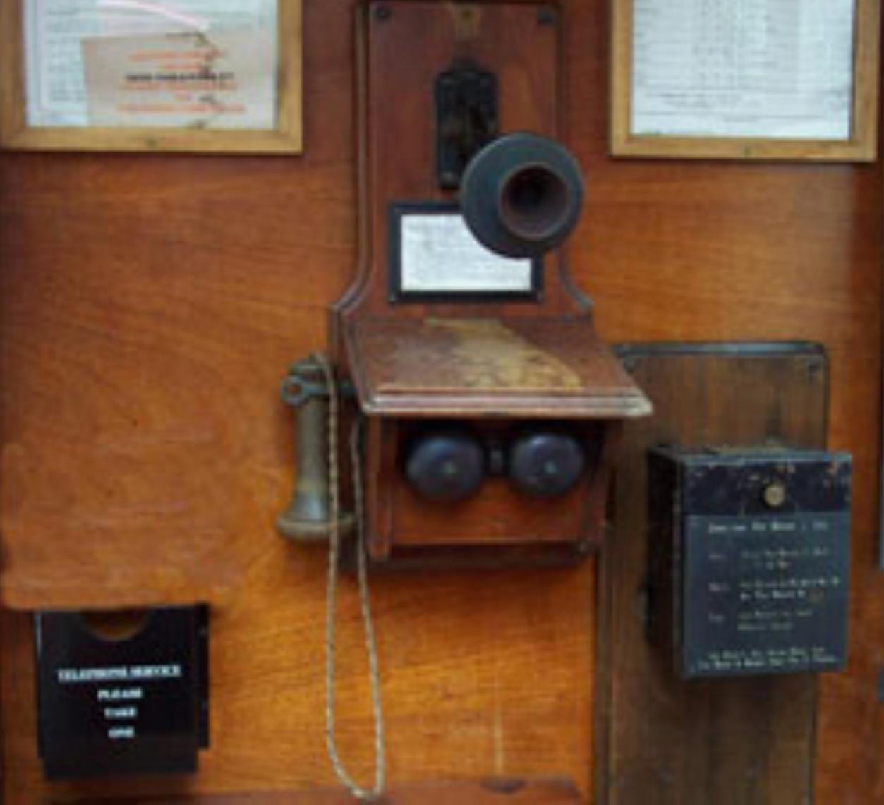 18 поколений
Я пропустила презентацию Apple, но мемы уже ввели меня в курс дела. Я пользуюсь iPhone начиная с модели 3GS — это было что-то совершенно новое тогда | Сетка — социальная сеть от hh.ru