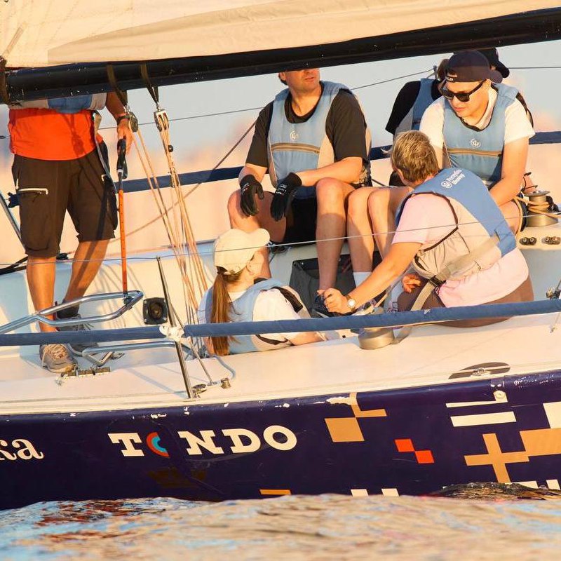 Полный вперед! ⛵
В прошедшее воскресенье наши сотрудники приняли участие в парусной регате от Skiper Republic на Финском заливе!
Друг с другом соревновались шесть яхт | Сетка — социальная сеть от hh.ru
