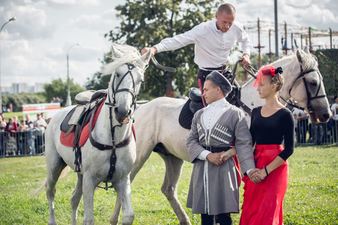 🐎 Фестиваль «Казачья станица Москва» пройдет в Коломенском
14 сентября с 10:00 до 20:00
В программе:
🔘 Выступление Варвары, Московского казачьего хора
🔘 Показательные выступления
🔘 Мастер-классы, выст... | Сетка — социальная сеть от hh.ru