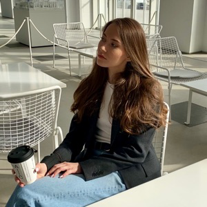 Продакт носит Prada