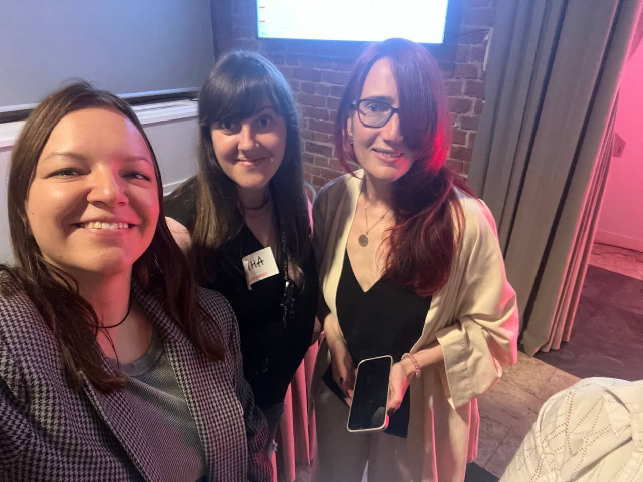 про связи, которые решают
была вчера на тренинге «Связи решают» от Наталии Франкель — руководство по нетворкингу для тех, кто не родился с навыком знакомства с незнакомыми людьми
помимо стильного мерч... | Сетка — социальная сеть от hh.ru