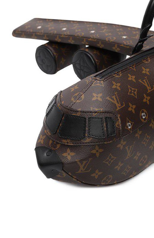 Сумка за 5,5 млн рублей от Louis Vuitton появилась в московском ЦУМе.
Спасибо, мы лучше однушку у МКАДа купим.
🍕зумеры в телеграм | Сетка — социальная сеть от hh.ru