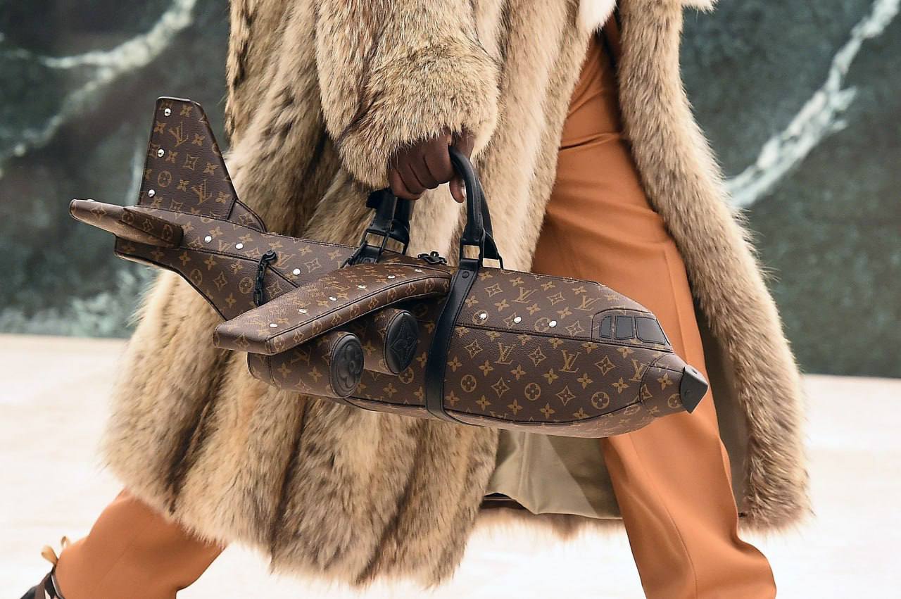 Сумка за 5,5 млн рублей от Louis Vuitton появилась в московском ЦУМе.
Спасибо, мы лучше однушку у МКАДа купим.
🍕зумеры в телеграм | Сетка — социальная сеть от hh.ru
