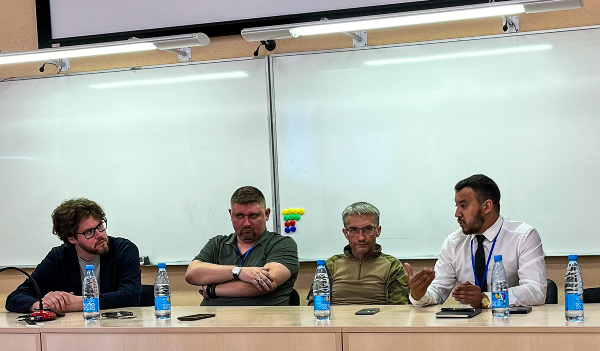 Круглые столы, выступления - важная составляющая журналистской деятельности | Сетка — социальная сеть от hh.ru