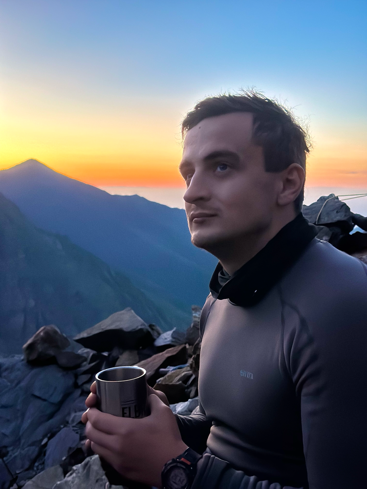 #постзнакомство #горы #путешествия
В июле 2024 года мы восходили на г. Казбек со стороны Северной Осетии (2B) (высота 5033 м. над уровнем моря) | Сетка — социальная сеть от hh.ru