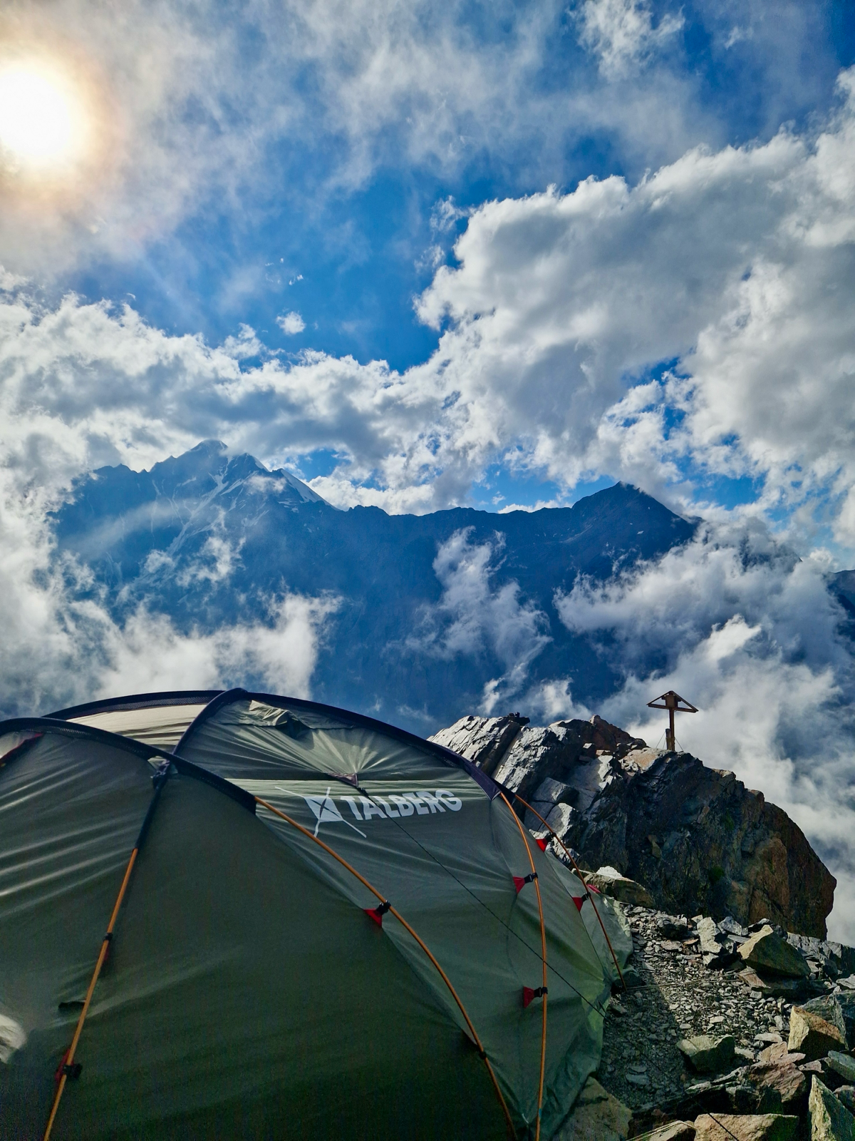 #постзнакомство #горы #путешествия
В июле 2024 года мы восходили на г. Казбек со стороны Северной Осетии (2B) (высота 5033 м. над уровнем моря) | Сетка — социальная сеть от hh.ru