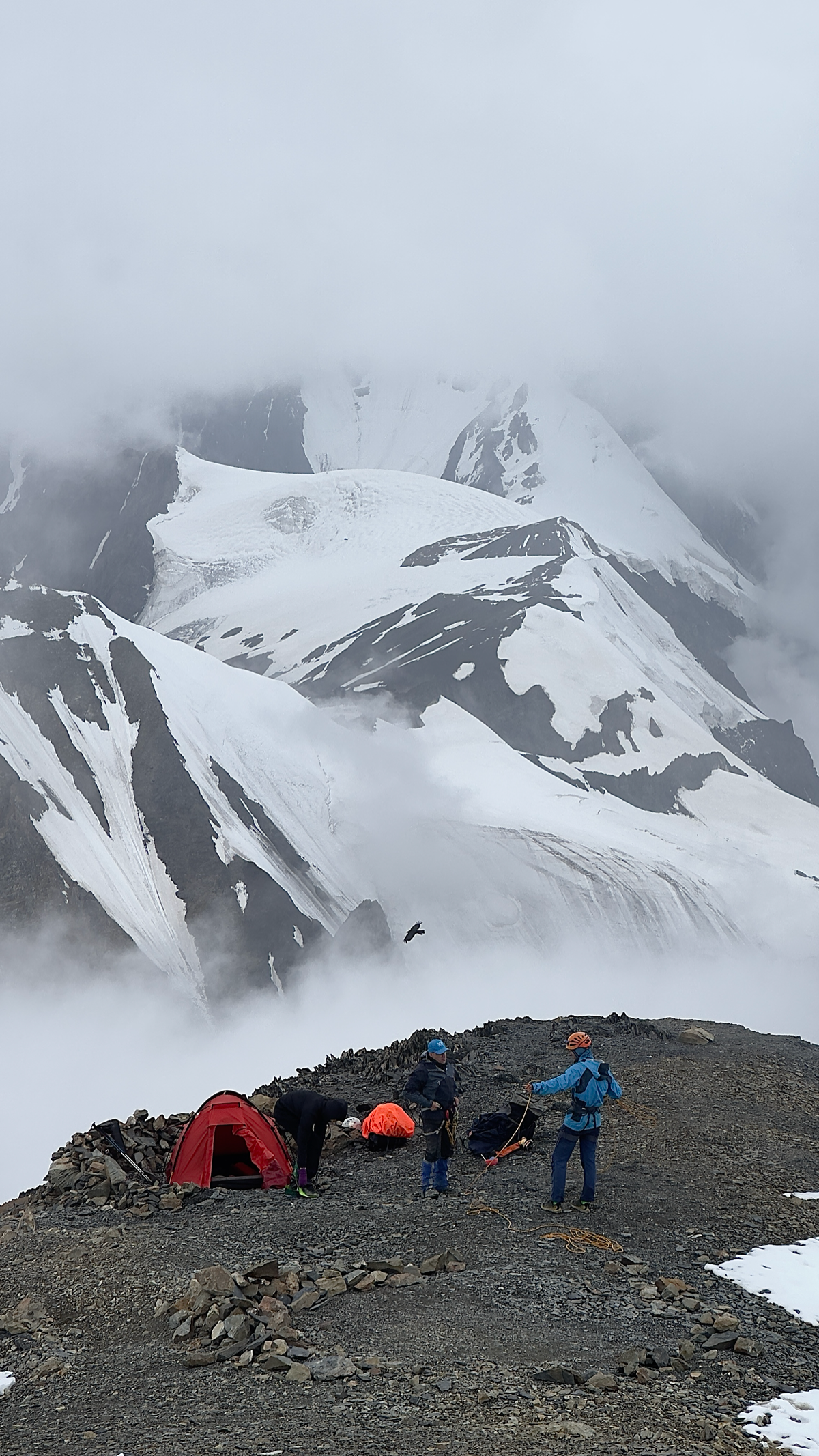 #постзнакомство #горы #путешествия
В июле 2024 года мы восходили на г. Казбек со стороны Северной Осетии (2B) (высота 5033 м. над уровнем моря) | Сетка — социальная сеть от hh.ru