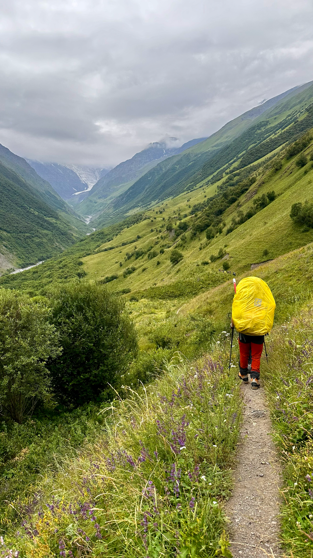 #постзнакомство #горы #путешествия
В июле 2024 года мы восходили на г. Казбек со стороны Северной Осетии (2B) (высота 5033 м. над уровнем моря) | Сетка — социальная сеть от hh.ru