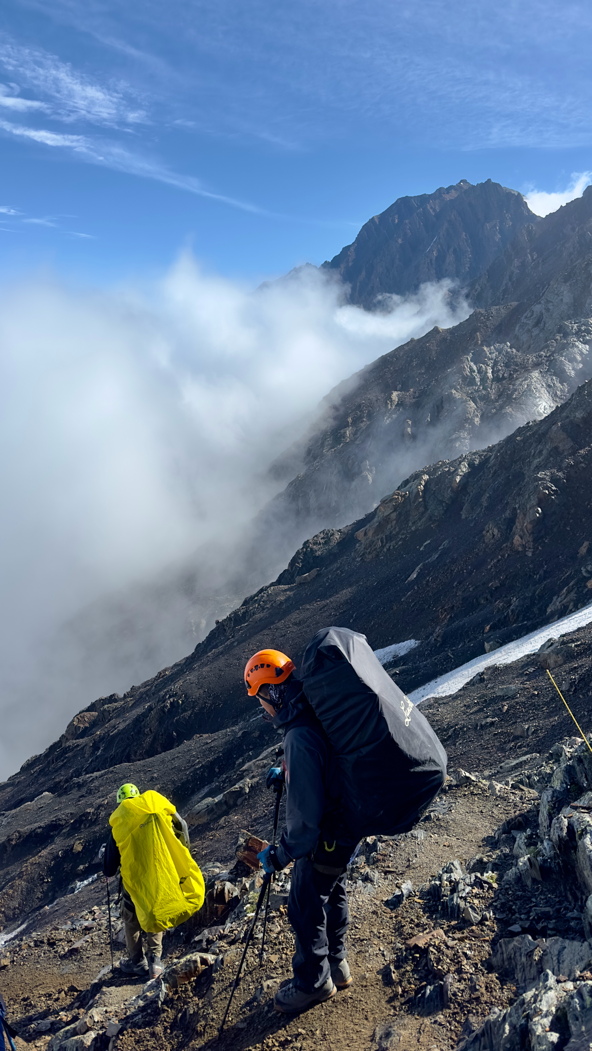 #постзнакомство #горы #путешествия
В июле 2024 года мы восходили на г. Казбек со стороны Северной Осетии (2B) (высота 5033 м. над уровнем моря) | Сетка — социальная сеть от hh.ru