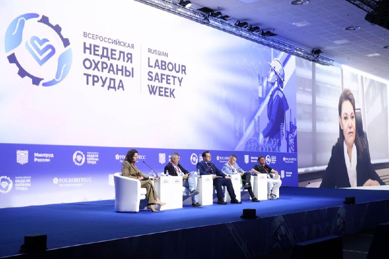 ⚡️ Экологическая безопасность — безопасность сотрудников
11 сентября в рамках Всероссийской недели труда прошла сессия «Экологическая безопасность — безопасность сотрудников», на которой эксперты обсу... | Сетка — социальная сеть от hh.ru