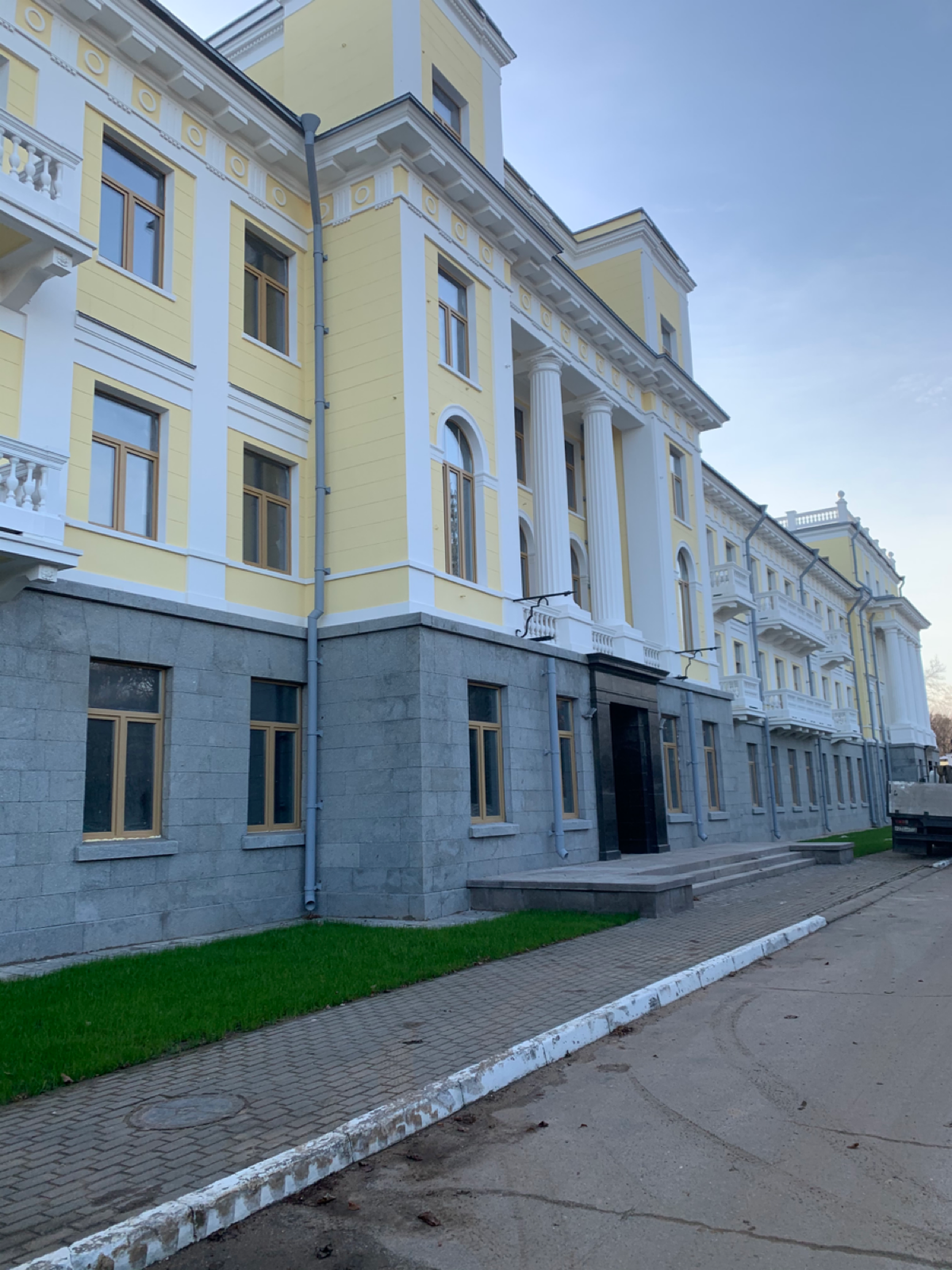 Реставрация и восстановление фасадов домов .  Элементы декора фасадов садово паркового комплекса Архангельское. | Сетка — социальная сеть от hh.ru