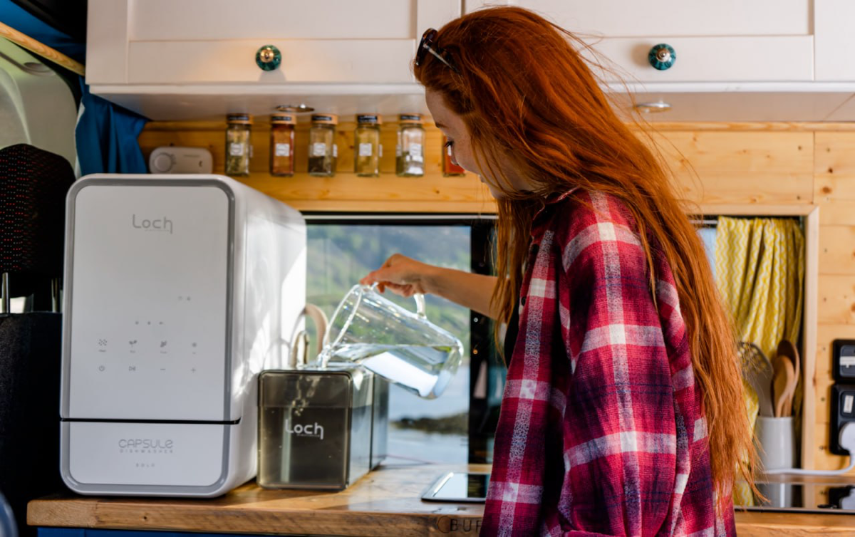 ⚡️Capsule Solo — портативная посудомоечная машина 🍽️
Британский стартап Loch выпустил «самую маленькую в мире» посудомойку для автодомов и небольших кухонь | Сетка — социальная сеть от hh.ru