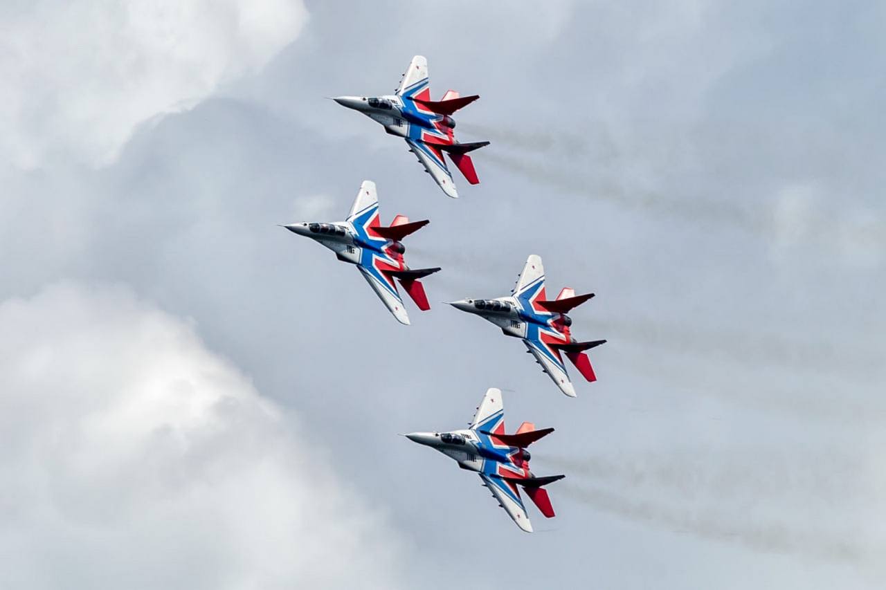 🛩️ Авиашоу пройдет в парке «Патриот»
14 сентября в 12:00
Вы увидите показательные выступления выдающихся авиационных групп высшего пилотажа Военно-воздушных сил России «Стрижи»
Подробнее 👈🏼
🤍Вход своб... | Сетка — социальная сеть от hh.ru