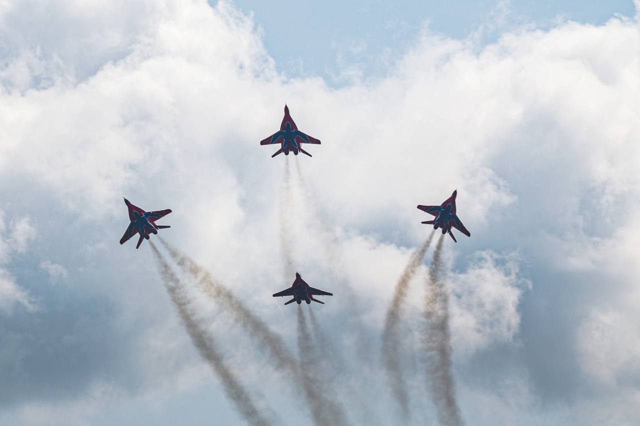 🛩️ Авиашоу пройдет в парке «Патриот»
14 сентября в 12:00
Вы увидите показательные выступления выдающихся авиационных групп высшего пилотажа Военно-воздушных сил России «Стрижи»
Подробнее 👈🏼
🤍Вход своб... | Сетка — социальная сеть от hh.ru