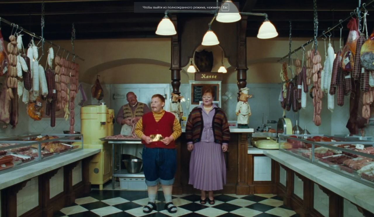 #фифоффтоп
Включила Чарли и шоколадную фабрику 2005 года, а там так прекрасно сделаны интерьеры, я уже и забыла
4 ребёнка героя, кроме самого Чарли, показаны стереотипично: грязнуля и обжора, избалова... | Сетка — социальная сеть от hh.ru